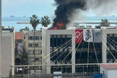 Mersin'de önce açılış sonra yangın