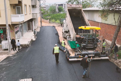 Gürsu’da 36 saatte sokağın asfaltı yenilendi