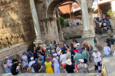 Turist rehberleri ve seyahat acentelerine ilişkin yapılan düzenleme sektörü dönüştürecek