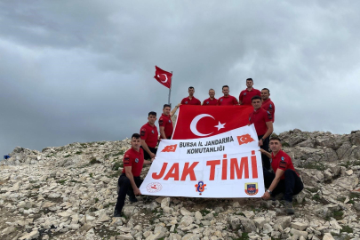 Komandolar 185. yılda Türk bayrağını Bursa’nın zirvesine taşıdı