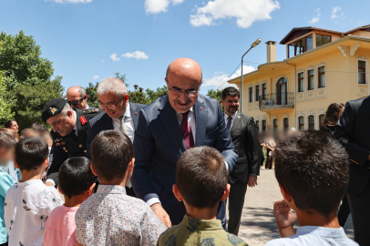 Vali Demirtaş, çocuklarla bir araya geldi