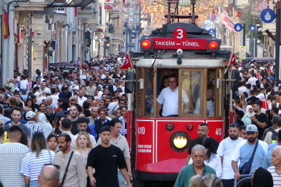 İstiklal Caddesi bayramda ziyaretçi akınına uğradı