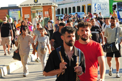 Adalardan dönen tatilciler trafiğe neden oldu