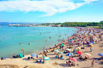 Didim sahillerinde ‘iğne atsan yere düşmez görüntüler’ oluştu