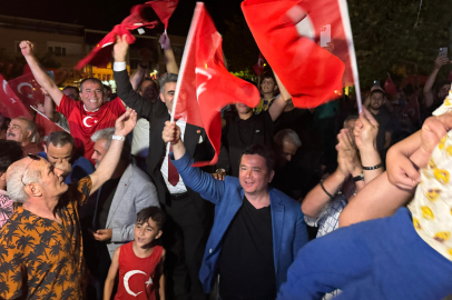 Aydın, galibiyet coşkusunu vatandaşlarla birlikte yaşadı