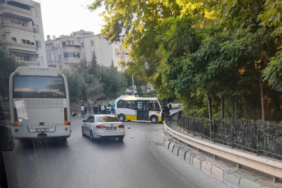 Bursa'da kaza yapan minibüs şoförü yaralandı