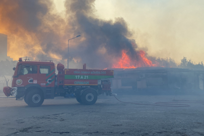 Çanakkale'deki yangında alevler çimento fabrikası liman tesislerine ulaştı