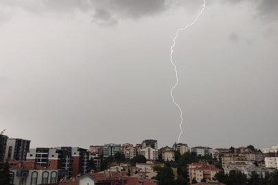 Bursa sağanak yağışa teslim oldu