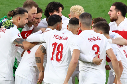 A Milli Futbol Takımı yarı final için Hollanda karşısında