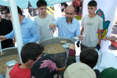 Başkan Tayır'dan vatandaşlara aşure ikramı