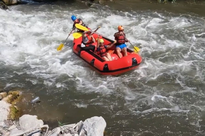 Dağcıların nefes kesen rafting heyecanı