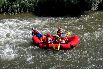 Dağcıların nefes kesen rafting heyecanı