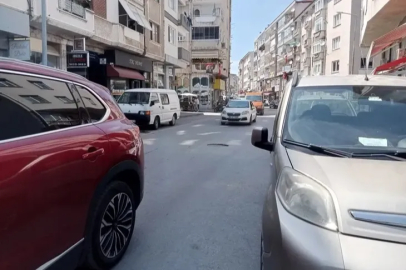 Mudanya’da gelişi güzel park eden araçlar trafiği zor durumda bırakıyor