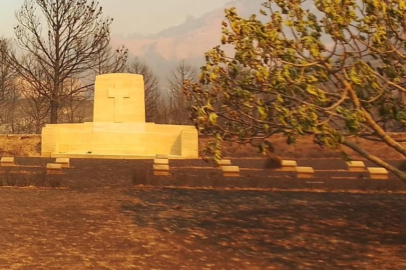 Çanakkale'deki yangında Anzak Mezarlığı zarar gördü