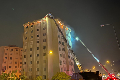 İzmir’deki orman yangını 10 katlı apartmana sıçradı