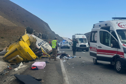 Erzincan'da tır, otomobili biçti: 4 ölü, 2 yaralı