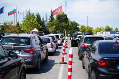 Kapıkule'de rekor: 3 milyon 814 bin 544 yolcu girişi ve çıkışı oldu