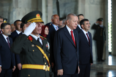 Cumhurbaşkanı Erdoğan, 30 Ağustos dolayısıyla Anıtkabir’i ziyaret etti