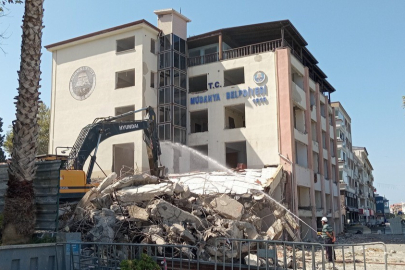 Mudanya'da eski belediye binasına yıkım kararı