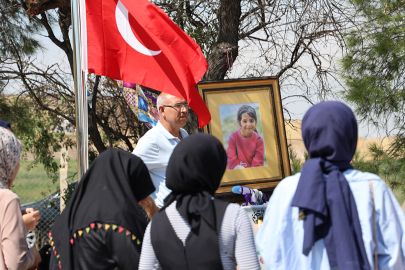 Türkiye’nin dört bir yanından gelen vatandaşlar 10 gündür Narin’in mezarını ziyaret ediyor