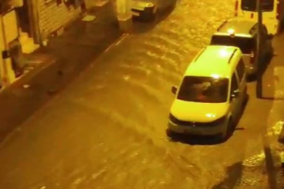 İstanbul’da sağanak etkili oldu, yollar dereye döndü