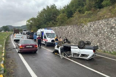 Yolcu otobüsüne çarpan otomobil takla attı: 7 yaşındaki çocuk hayatını kaybetti