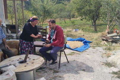 Hastasının ayağına giden doktor yüz güldürüyor