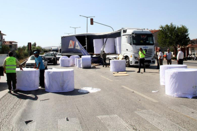 Kağıt bobini otomobilin üzerine düştü