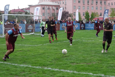 "Efsanelerle yeniden" futbol turnuvası