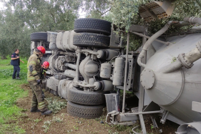 Çimento yüklü tanker kontrolü kaybedince...