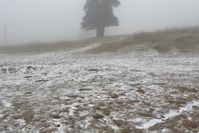 Uludağ'da beklenen kar yağışı başladı