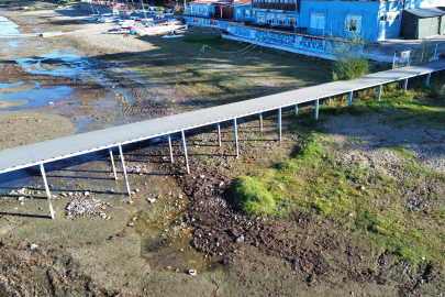 İznik Gölü'nün en büyük iskelesi de karaya oturdu