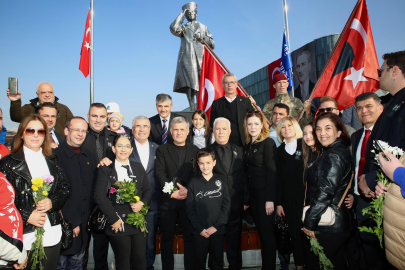 Kent Meydanı'nda 'Atatürk Heykeli' törenle açıldı