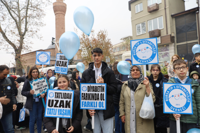 Diyabete dikkat çekmek için mavi balonlar gökyüzüne bırakıldı