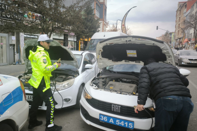 Trafik polislerinden 'yürek ısıtan' hareket