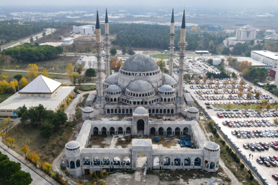 BUÜ'deki cami ve külliye inşaatı yükseliyor