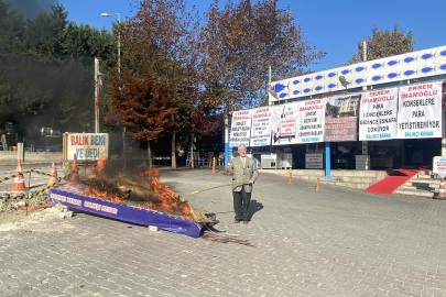 İmamoğlu’na tepki için bal mumu köpek balığını tiner döküp yaktı