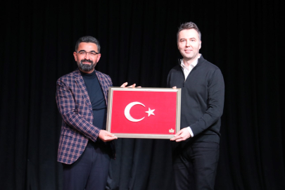 Mehmet Akif Ersoy Ortadoğu’daki medya algısını İnegöl’de anlattı