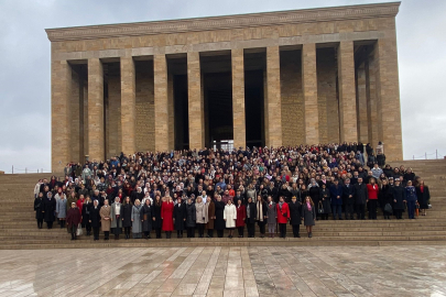 Bakan Göktaş, kadınlarla Anıtkabir'i ziyaret etti