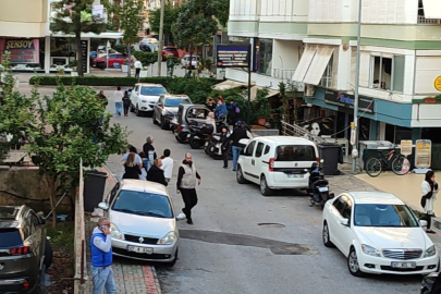 Depremdeki panik anları: Bir anda sokağa kendilerini attılar