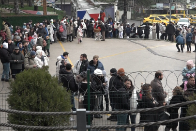 Uludağ'a çıkmak için metrelerce kuyruk...