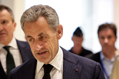 Fransa Cumhurbaşkanı Sarkozy, 10 yıl hapis ve siyasi yasakla karşı karşıya